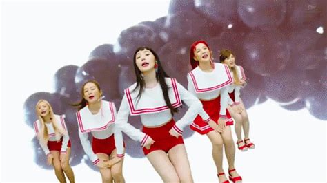 The perfect Red Velvet Kpop Animated GIF for your conversation. . Red velvet gif